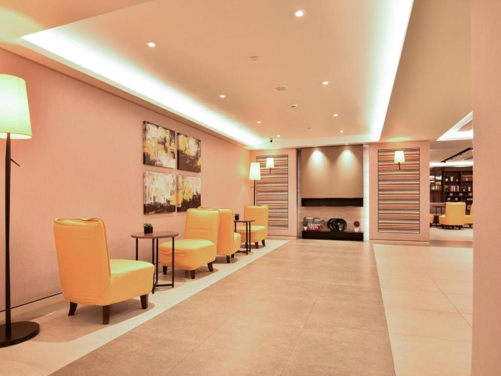 Home Inns Plus Shanghai Xujiahui Branch Ngoại thất bức ảnh