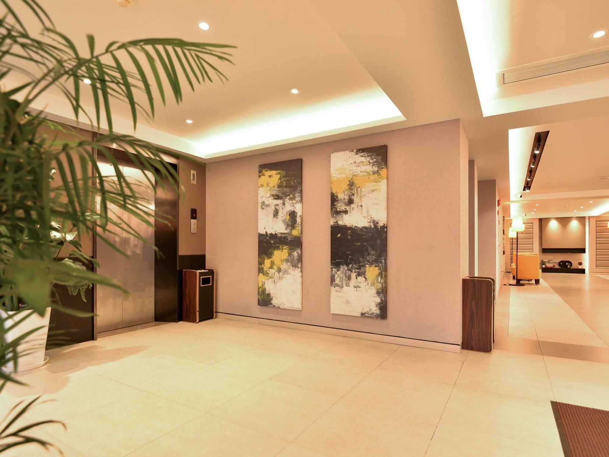 Home Inns Plus Shanghai Xujiahui Branch Ngoại thất bức ảnh
