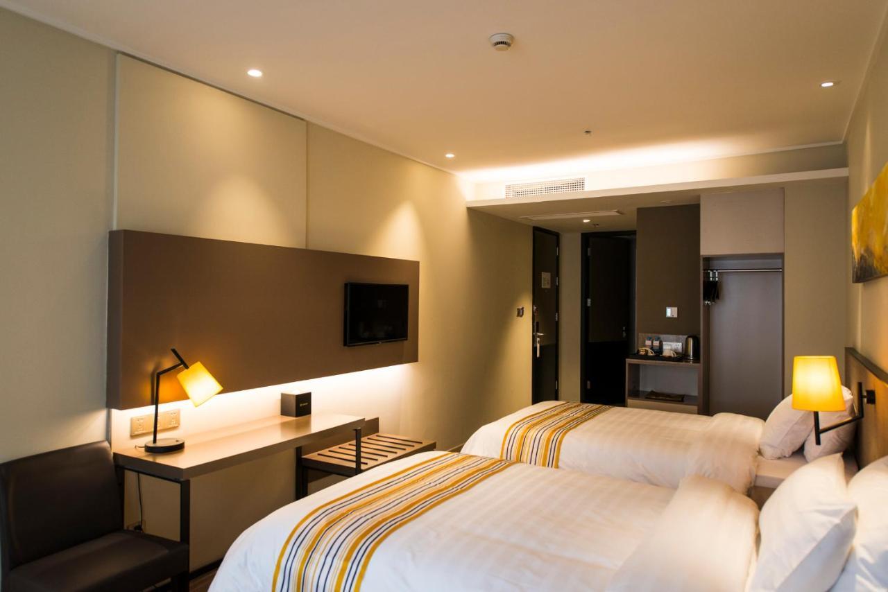 Home Inns Plus Shanghai Xujiahui Branch Ngoại thất bức ảnh