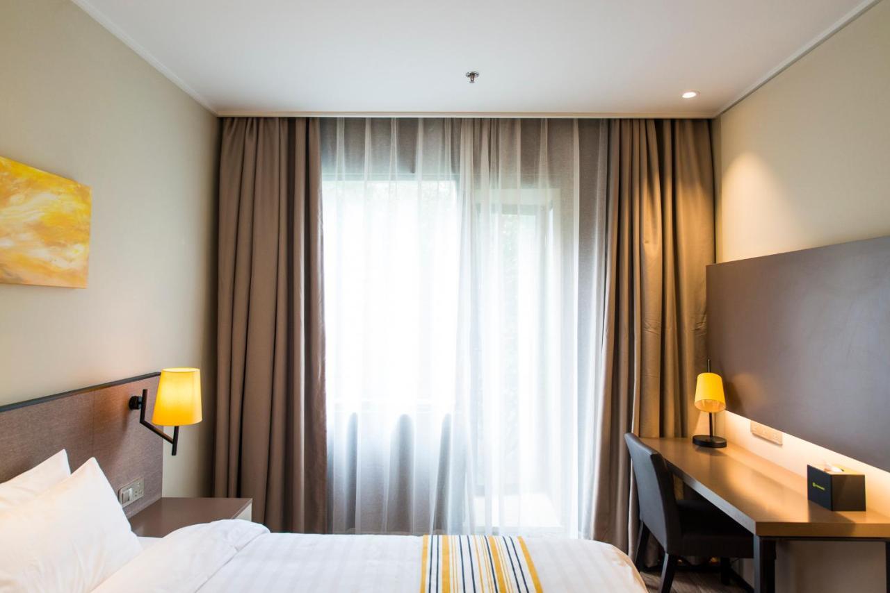 Home Inns Plus Shanghai Xujiahui Branch Ngoại thất bức ảnh