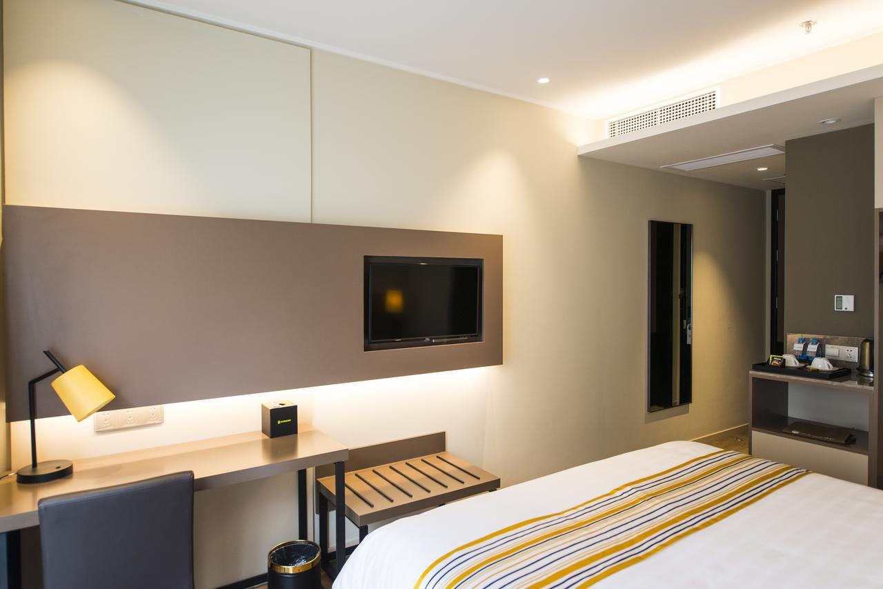 Home Inns Plus Shanghai Xujiahui Branch Ngoại thất bức ảnh