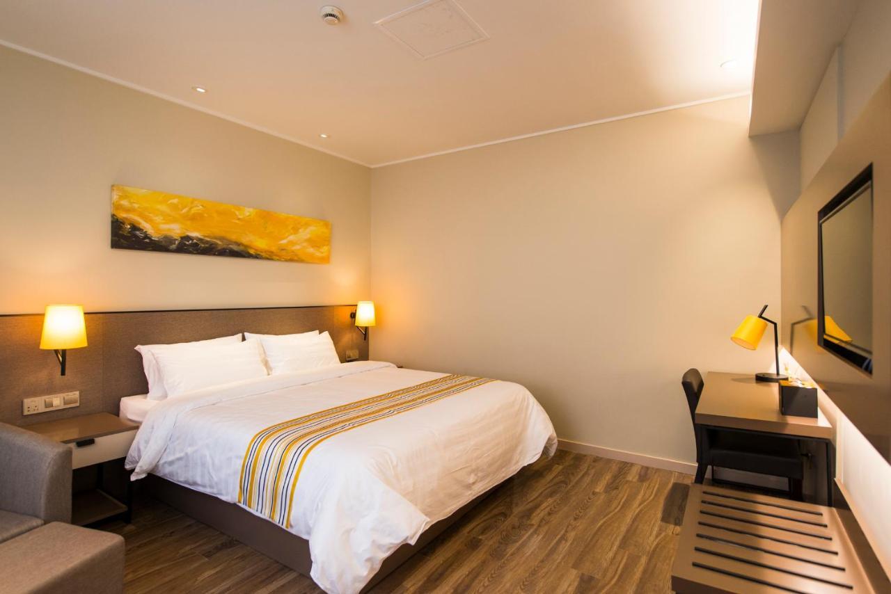 Home Inns Plus Shanghai Xujiahui Branch Ngoại thất bức ảnh