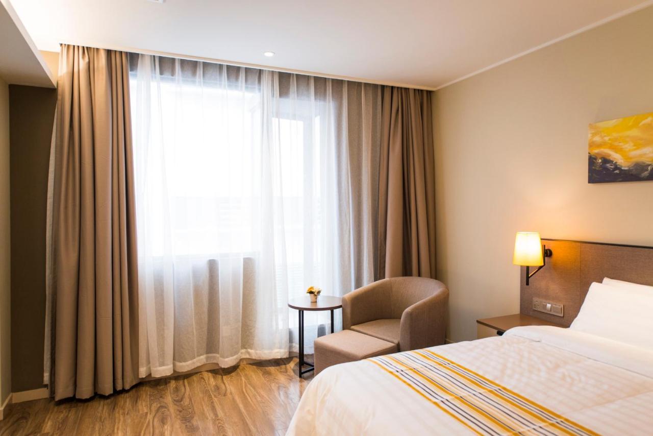 Home Inns Plus Shanghai Xujiahui Branch Ngoại thất bức ảnh